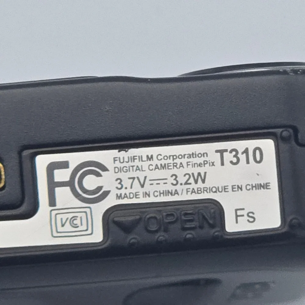 Fujifilm Digital Camera FinePix T310 Black 14MP 10x Optical Zoom + Accessories‎